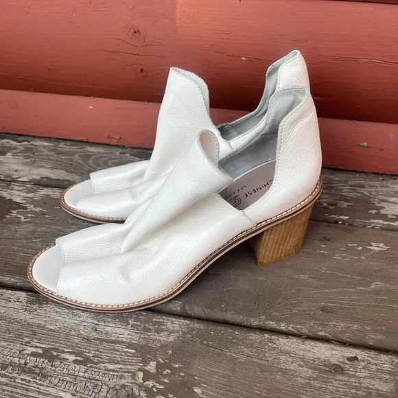 Chinese Laundry Size 10 Carlita Peep Toe leather ankle Bootie white - Picture 3 of 7